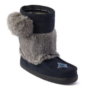 MANITOBAH MUKLUKS Short Snowy Owl Waterproof Suede & Fur Boots – Navy Blue (GUC)